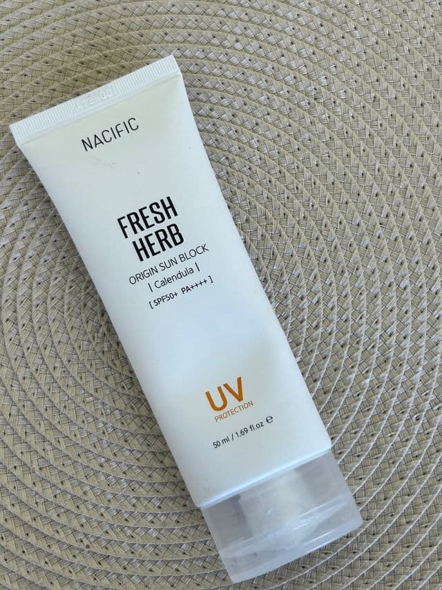 Nacific Fresh Herb Origin Sunblock Calendula SPF50+ PA++++  review photo by JoselinaStyle