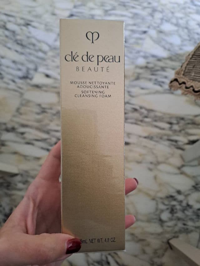 Clé de Peau Beauté Clarifying Cleansing Foam review photo by Cosymakeup15