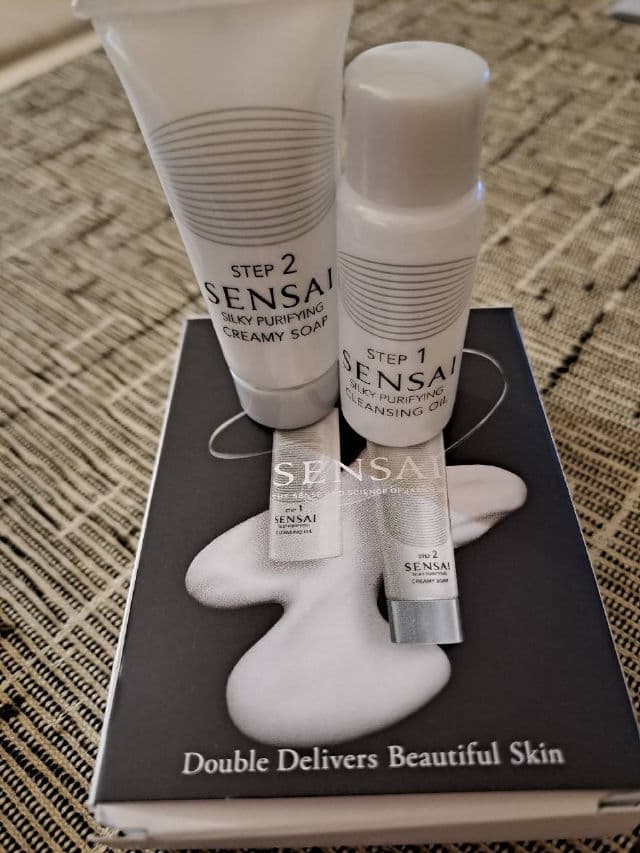 Sensai Silky Purifying Creamy Soap review photo by Cosymakeup15