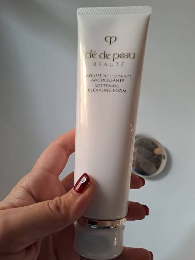 Clé de Peau Beauté Clarifying Cleansing Foam review photo by Cosymakeup15