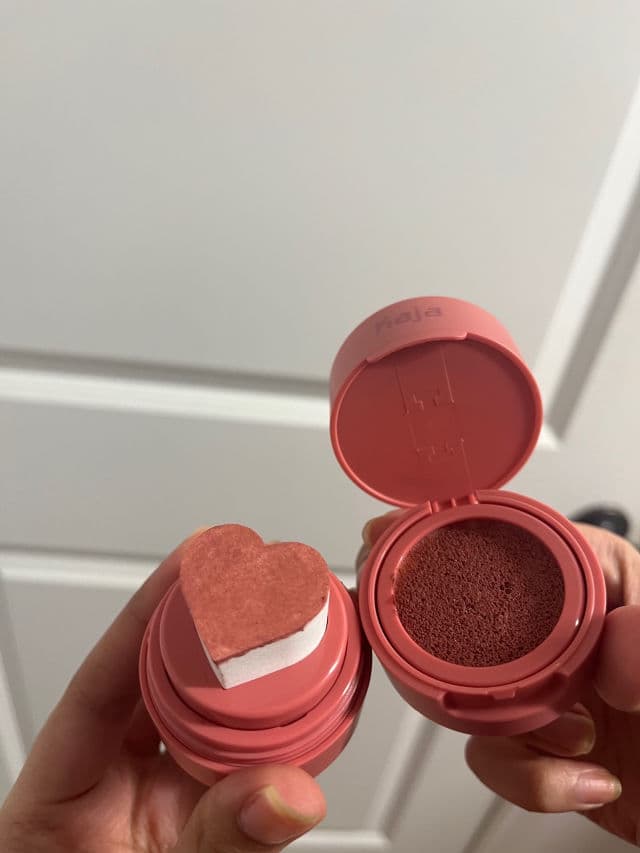 Kaja Saucy review photo by Murwa