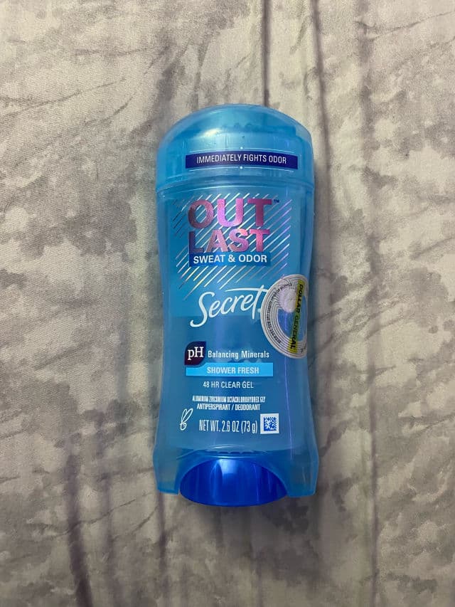 Secret Outlast Gel Deodorant - Completely Clean review photo by Carina10007