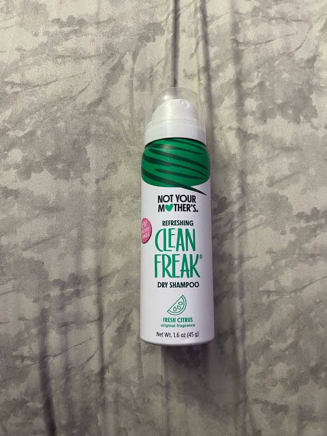 Not Your Mother's Clean Freak Dry Shampoo  review photo by Carina10007