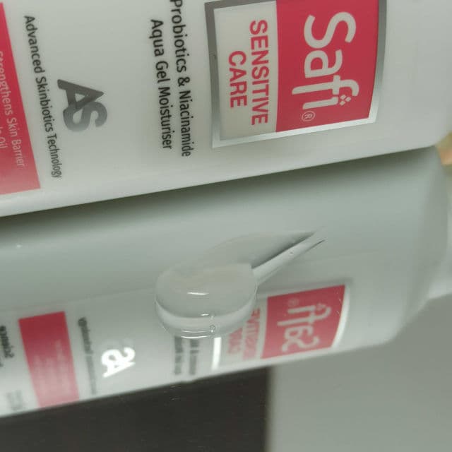 Safi Sensitive Care Probiotics & Niacinamide Aqua Gel Moisturiser	 review photo by glowrayyy