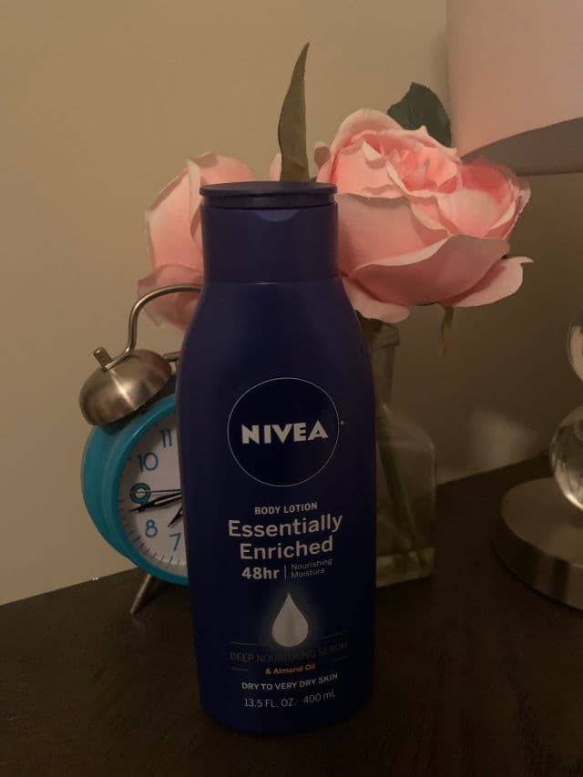 Nivea Essentially Enriched Body Lotion review photo by SafaAli