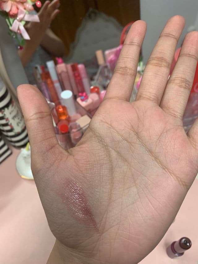 ELF Hydrating Core Lip Shine with Vitamin E review photo by SafaAli