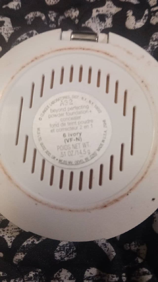 Clinique Beyond Perfecting Powder Foundation + Concealer review photo by rcreddragon