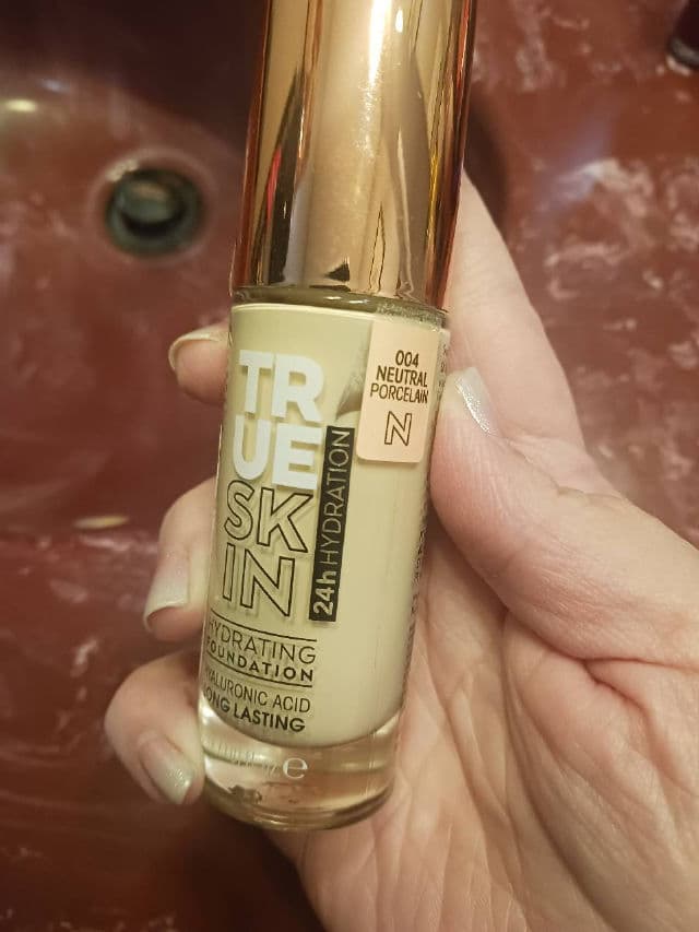 Catrice 040 Neutral Hazel review photo by rcreddragon