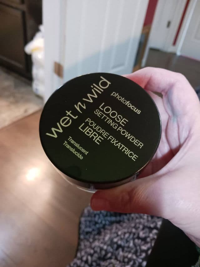 Wet N Wild Barefocus Clarifying Finishing Powder review photo by rcreddragon