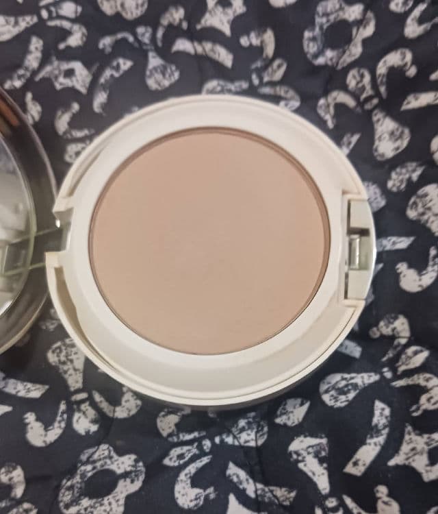 Clinique Beyond Perfecting Powder Foundation + Concealer review photo by rcreddragon