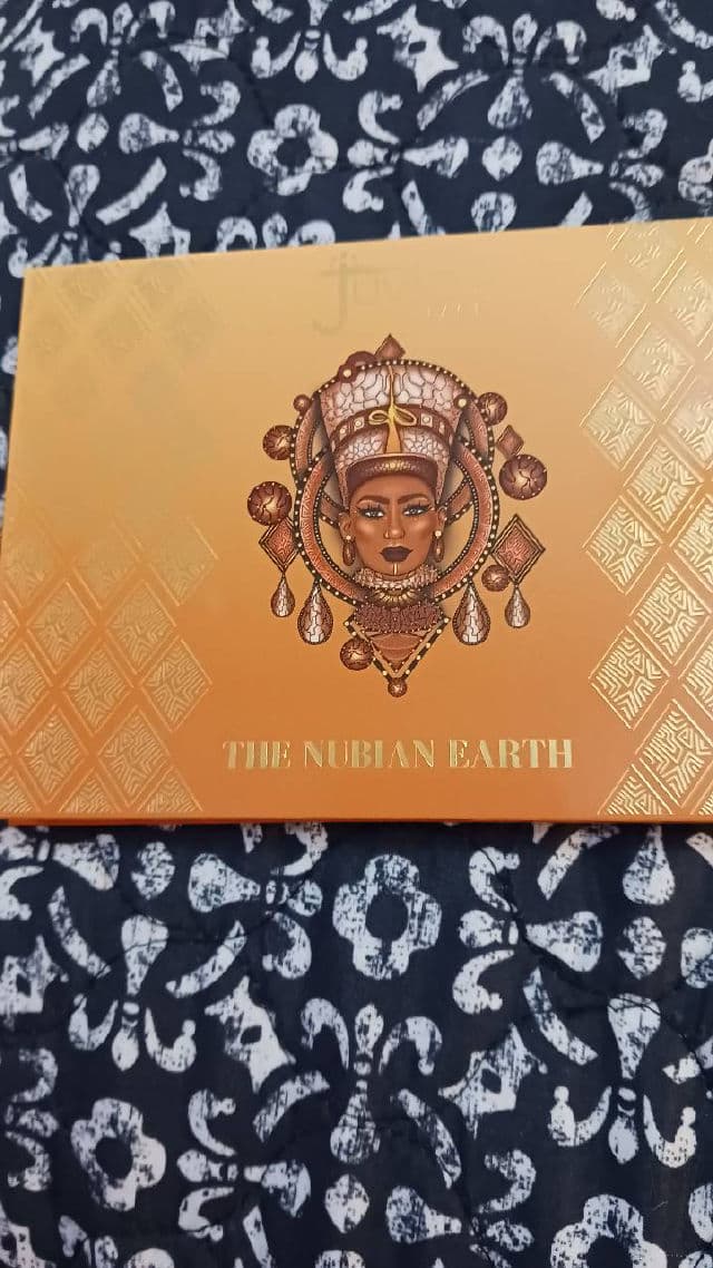 Juvia's Place The Berries Eyeshadow Palette  review photo by rcreddragon