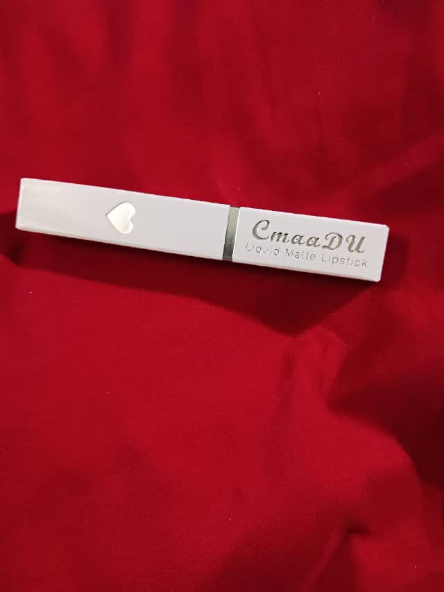 Huda Beauty Liquid Matte Ultra-Comfort Transfer-Proof Lipstick - First Class review photo by rcreddragon