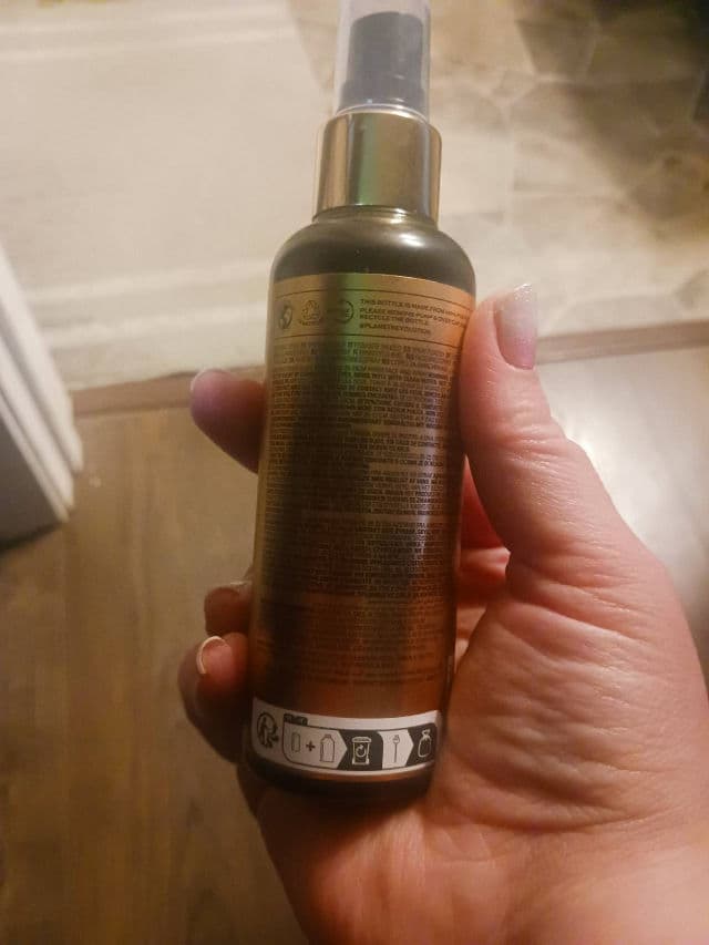 Makeup Revolution Hyaluronic Fix Makeup Fixing Spray review photo by rcreddragon