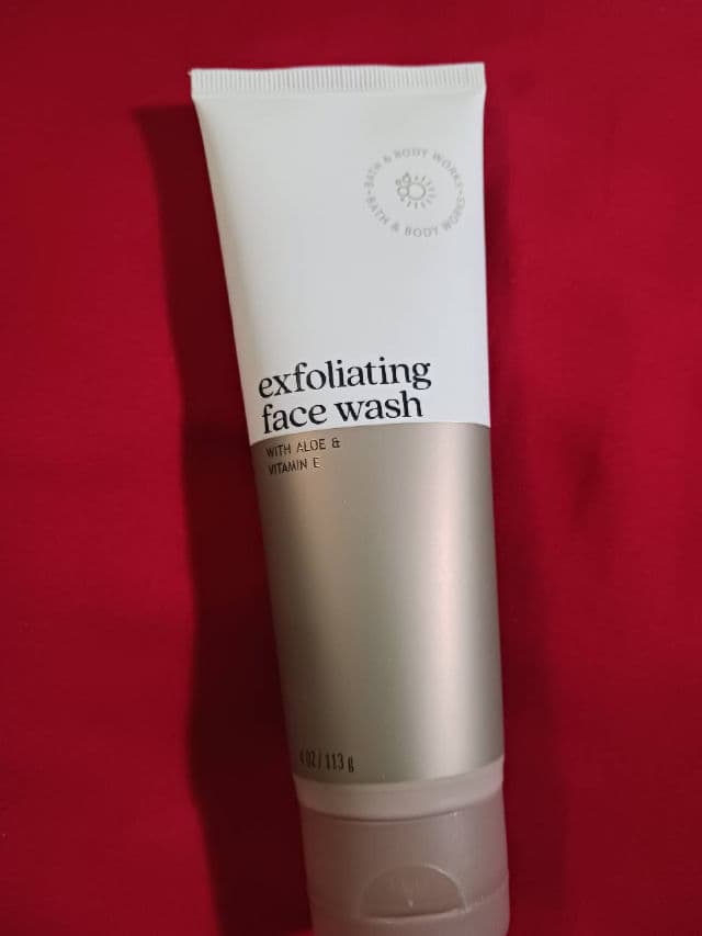 Bath & Body Works Clarifying Face Scrub Lemongrass review photo by rcreddragon