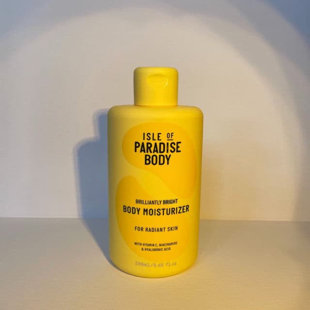 Isle of Paradise Brilliantly Bright Body Moisturizer review photo by Skinmekay