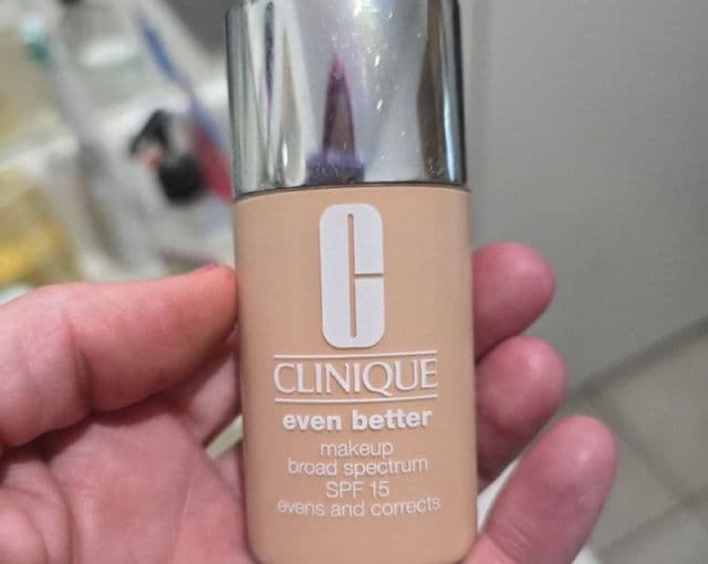 Clinique Even Better Makeup Broad Spectrum SPF 15 Foundation review photo by Deadgirl13