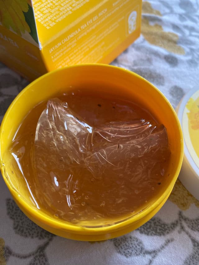 Jayjun Calendula Tea Eye Gel Patch review photo by skincareinsider