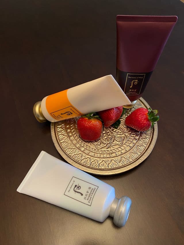 The History of Whoo Gongjinhyang Brightening Foam Cleanser review photo by skincareinsider
