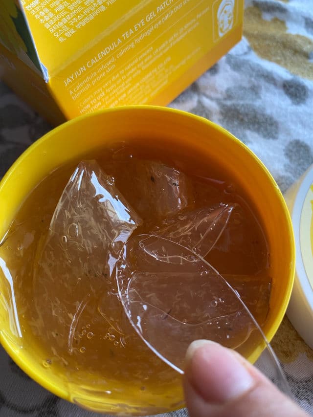 Jayjun Calendula Tea Eye Gel Patch review photo by skincareinsider