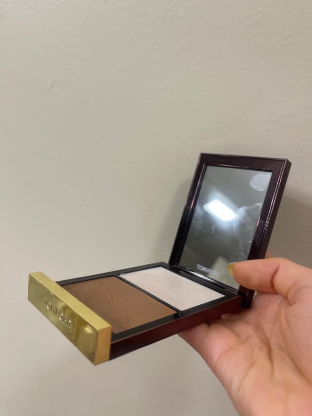 Minimalist Luxury Makeup Routine