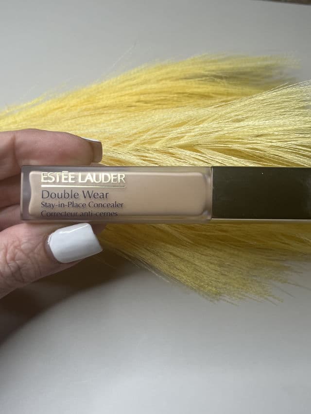 Estee Lauder Double Wear Stay-in-Place Flawless Wear Concealer review photo by Manda91222