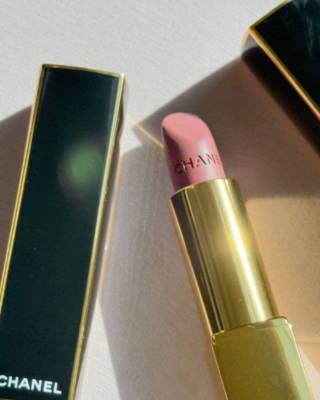 Chanel Rouge Allure Velvet review photo by tatiross89