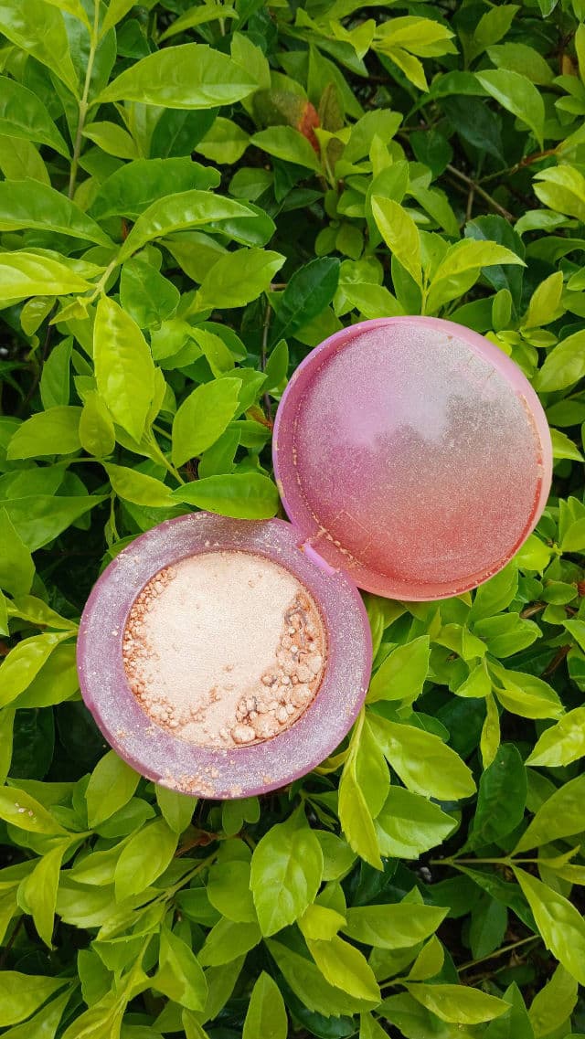 Benefit Cosmetics Cookie Golden Pearl Highlighter review photo by tatiross89