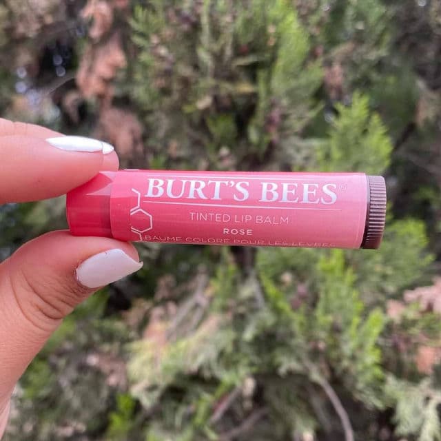 Burt's Bees Hibiscus review photo by tatianarosalles