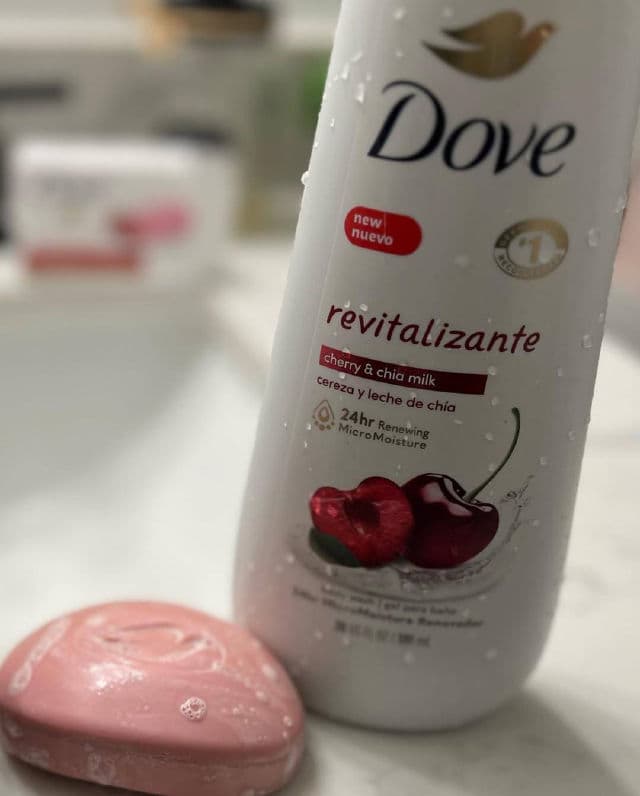 Dove Revitalizante Cherry & Chia Milk Beauty Bar review photo by tatiross89