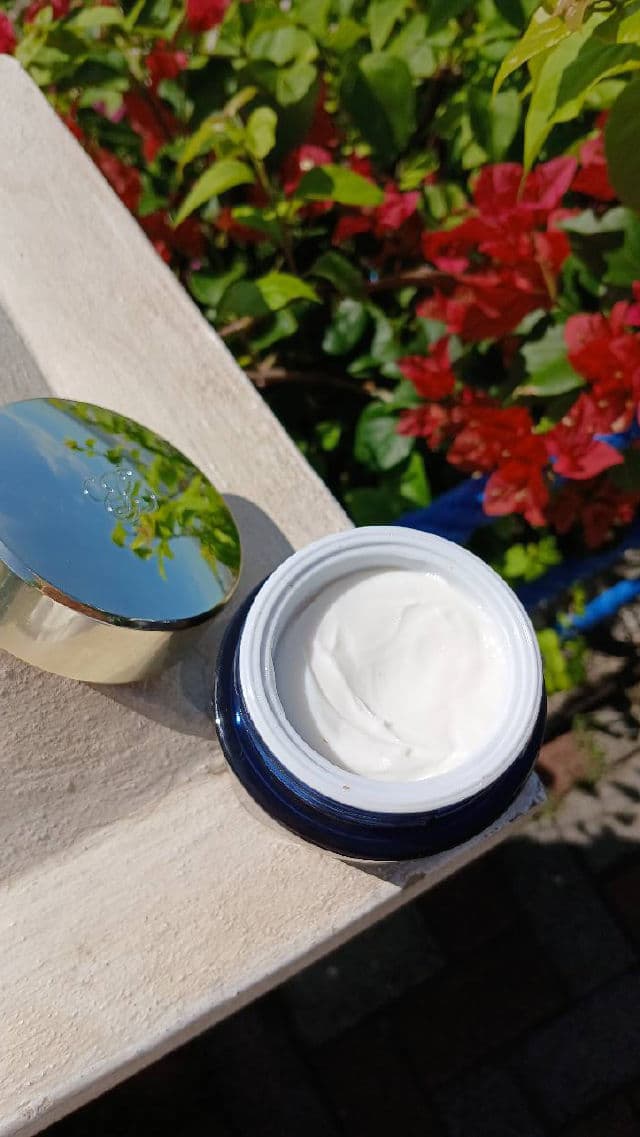 Estee Lauder Revitalizing Supreme+ Night Intensive Restorative Creme review photo by tatiross89
