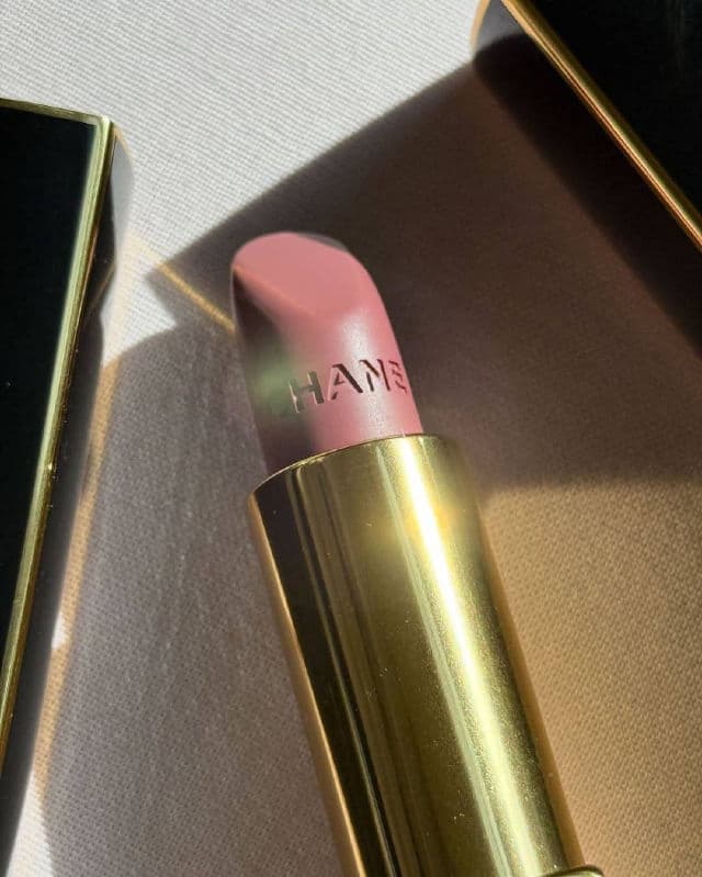 Chanel Rouge Allure Velvet review photo by tatiross89