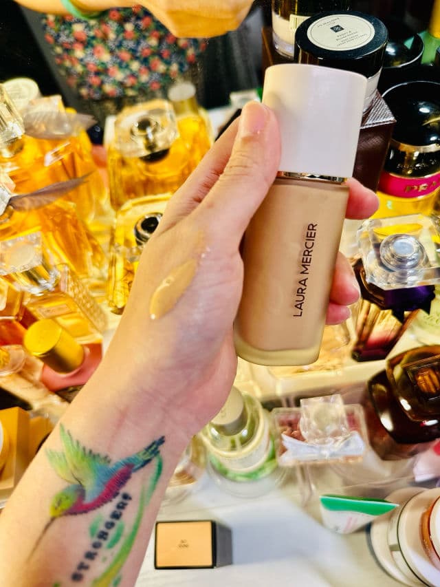 Laura Mercier Real Flawless Weightless Perfecting Foundation review photo by Marilynp38
