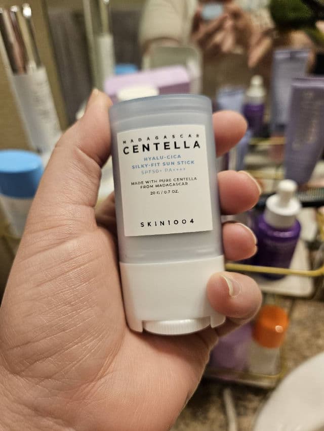 SKIN1004 Madagascar Centella Hyalu-Cica Silky-fit Sun Stick SPF50+ PA++++ review photo by parrotprincess