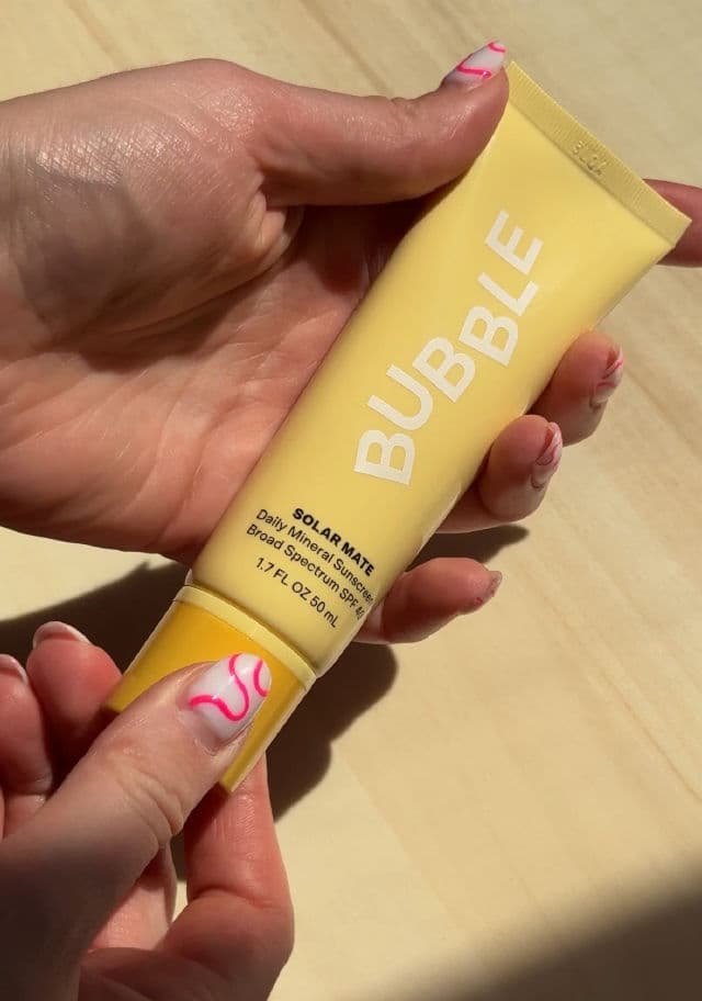 Bubble Solar Mate Invisible Daily Mineral Sunscreen Broad Spectrum SPF 40 review photo by sashaskin