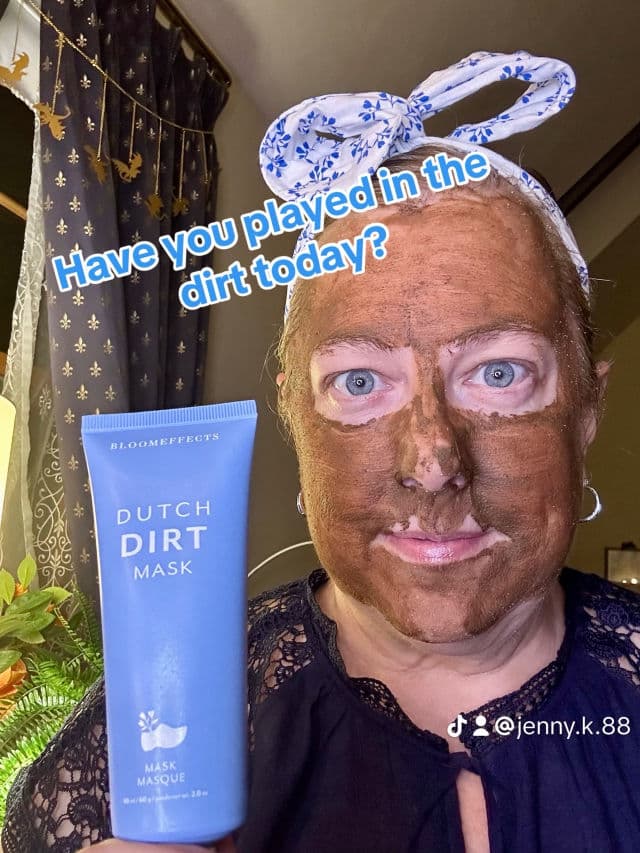 Bloomeffects Dutch Dirt Mask - Exfoliating Face Mask  review photo by JennyK8
