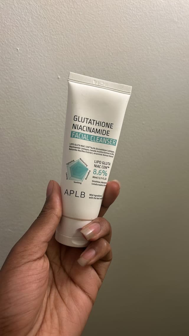 APLB Glutathione Niacinamide Facial Cleanser review photo by damenoire