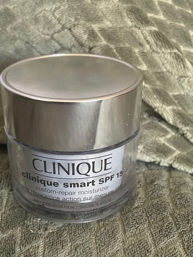 Clinique Smart SPF 15 Custom Moisturizer review photo by KAG