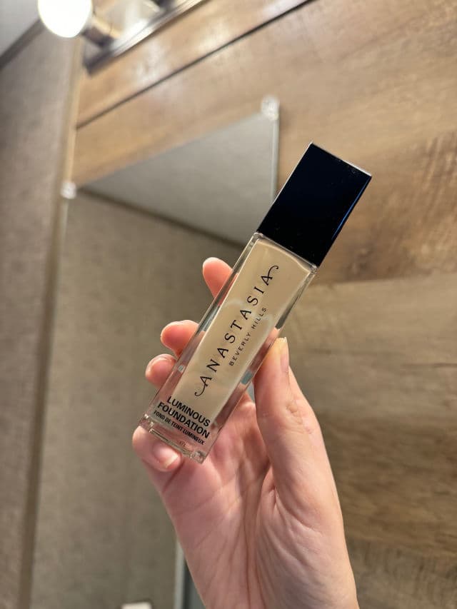 Anastasia Beverly Hills Luminous Foundation review photo by ErikaG