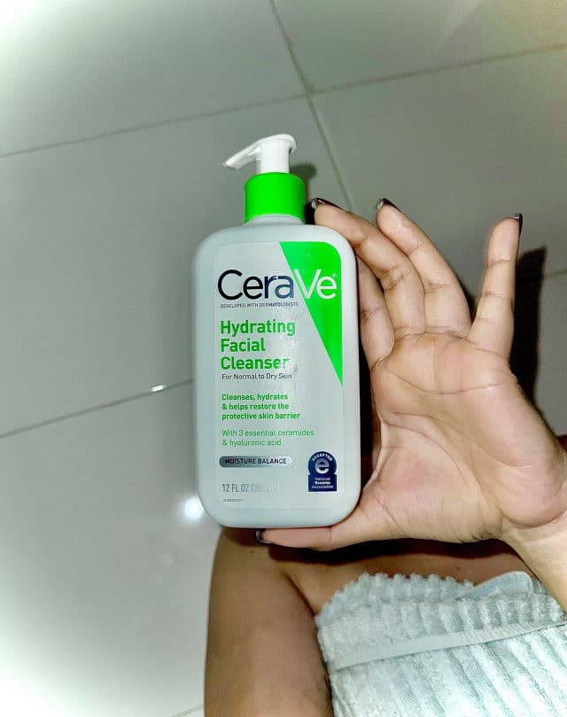 CeraVe Hydrating Facial Cleanser review photo by KimberlyFloresVlz