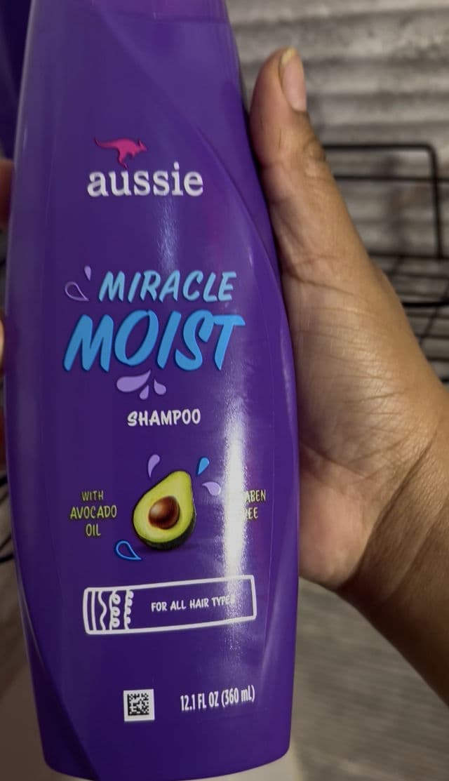 Aussie Miracle Moist Shampoo review photo by Yuderka19