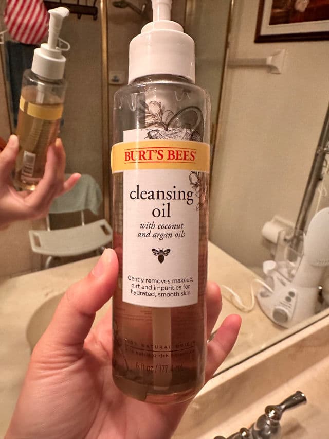 Burt's Bees Cleansing Oil review photo by teaunboxing