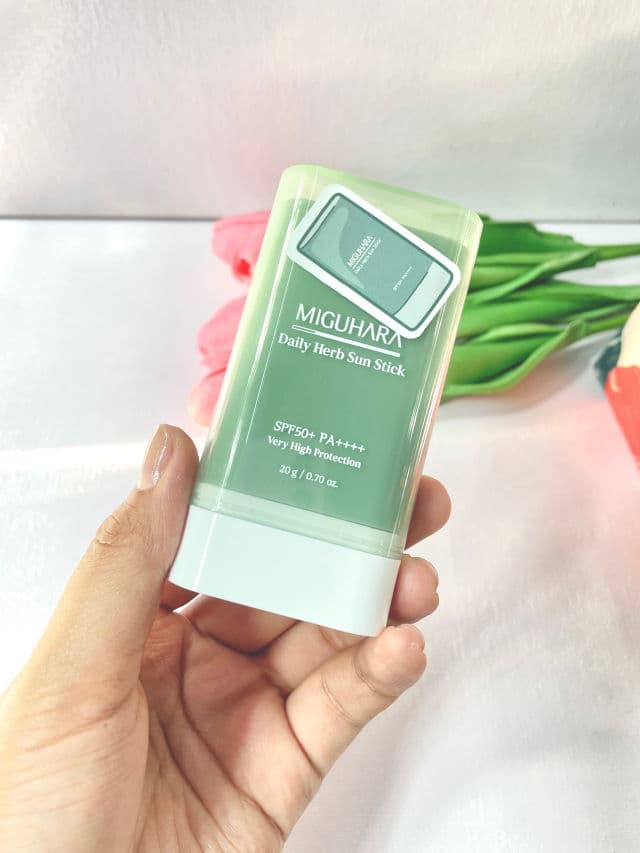 Miguhara (Green) Daily Herb Sun Stick SPF 50+ PA++++ review photo by pinksandrosie