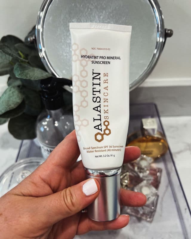ALASTIN Skincare HydraTint Pro Mineral Broad Spectrum Sunscreen SPF 36 review photo by Miamibeautyreviewer