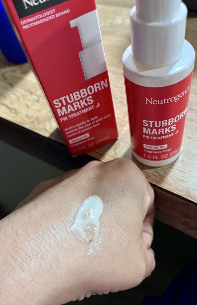 Neutrogena Stubborn Marks PM Treatment with Retinol SA review photo by SandraLuz