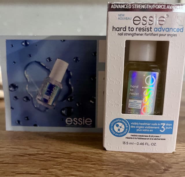 essie Hard to Resist Advanced Nail Strengthener review photo by SandraLuz