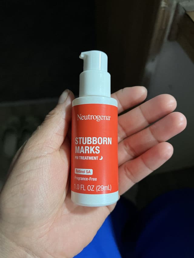 Neutrogena Stubborn Marks PM Treatment with Retinol SA review photo by SandraLuz
