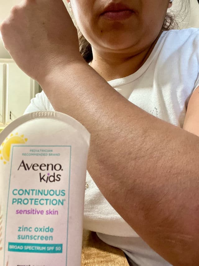 Aveeno Kids Continuous Protection Zinc Oxide Mineral Sunscreen Lotion for Children's Sensitive Skin with Broad Spectrum SPF 50 review photo by SandraLuz