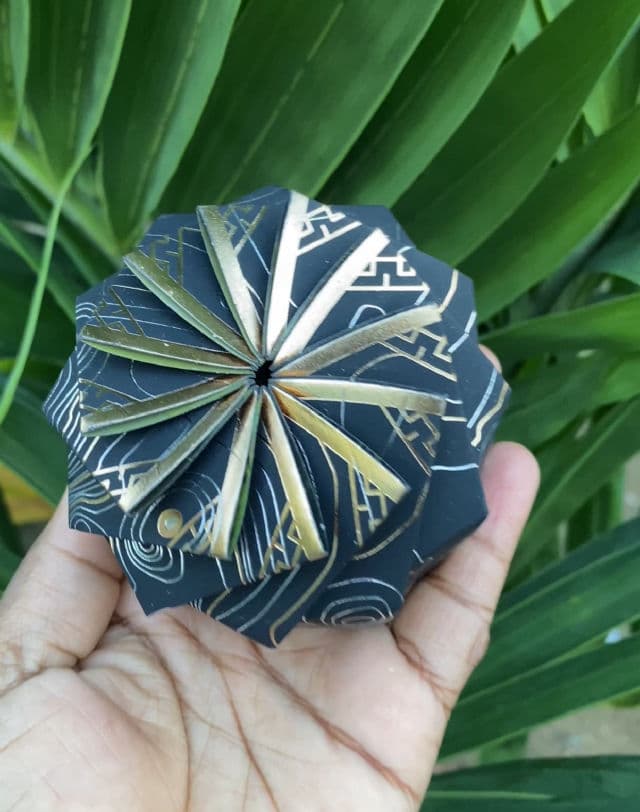 Viori Shampoo Hair-Bar Hidden Waterfall Sweet Musk Scented review photo by yahairadelossantos