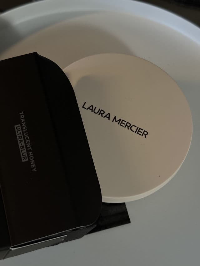 Laura Mercier Smooth Finish Foundation Powder review photo by kkkotrutsa