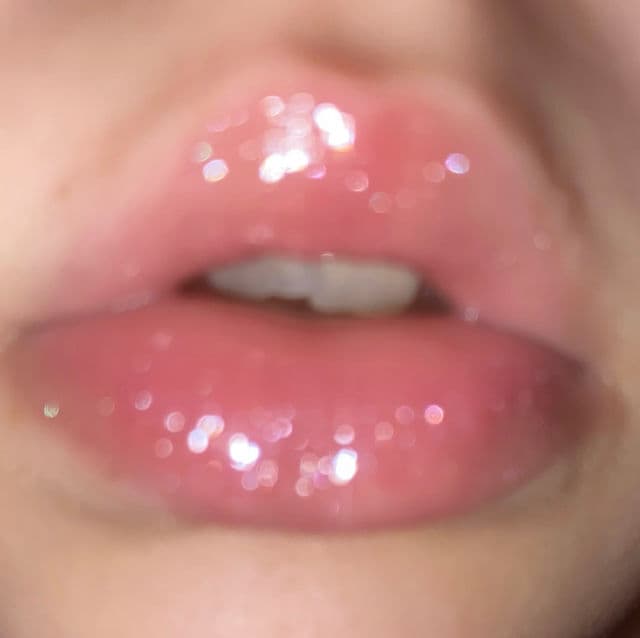 Essence Extreme Shine Volume Lipgloss 101 Milky Way review photo by BASMAd